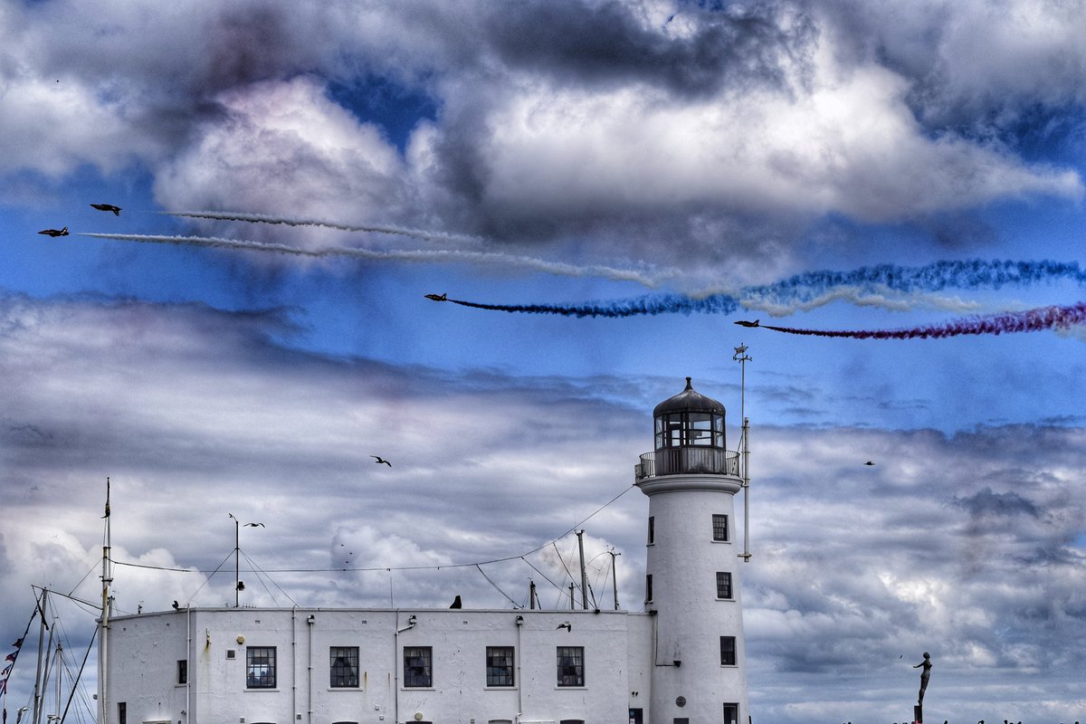 Best shots from Armed Forces Day 
<a href="/Scarborough_UK/">Scarborough UK</a> <a href="/Welcome2Yorks/">Welcome to Yorkshire</a> @YorksCoastRadio <a href="/IFYorkshire/">i-Yorkshire</a> <a href="/Yorkshire_IP/">Yorkshire In Photos</a> @NYMoorsCoast <a href="/rafredarrows/">Red Arrows</a>