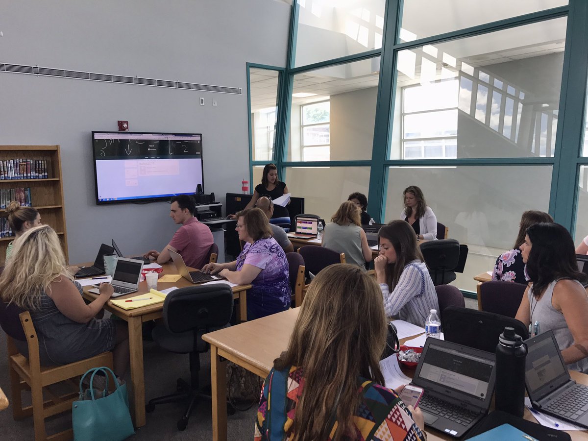 DrGrayMorales's tweet photo. #MTPSpride teachers review Google Classroom with @TeachLoveLearn_ to prepare for Level 1 certification #MTPSGAFE @DrGeorge_MTPS https://t.co/jdeYuClTrK