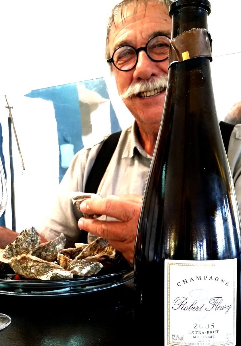 hutin1v2v's tweet photo. + 1 vigneron St-Emilion dans la #Manche (Gérard Descrambe)
+ @ChampagneFleury 05 Rob.FLeury
+ Château-Chalon 99 Berthet-bondet
= Huîtromard https://t.co/LLjAjyRm7z