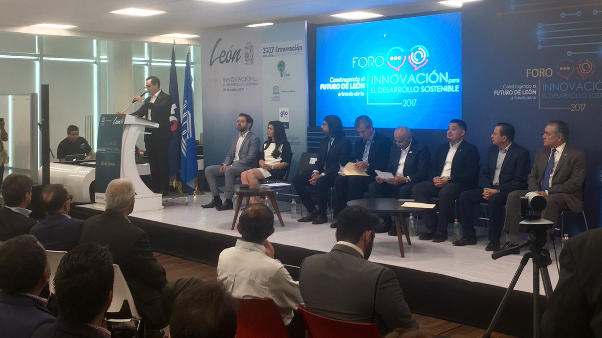 IMUVILEON's tweet photo. Esta mañana acompañamos a nuestro Presidente Municipal @hlsantillana en #ForoInnovación #DesarrolloSostenible en #ParqueCien @TecMty_Leon https://t.co/golMJRO234