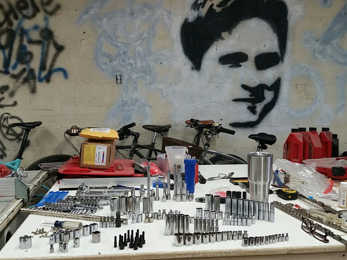 Wordbiker's tweet image. The sorting of sockets has begun.
#somuchfail #toolabuse #tryingnottocry