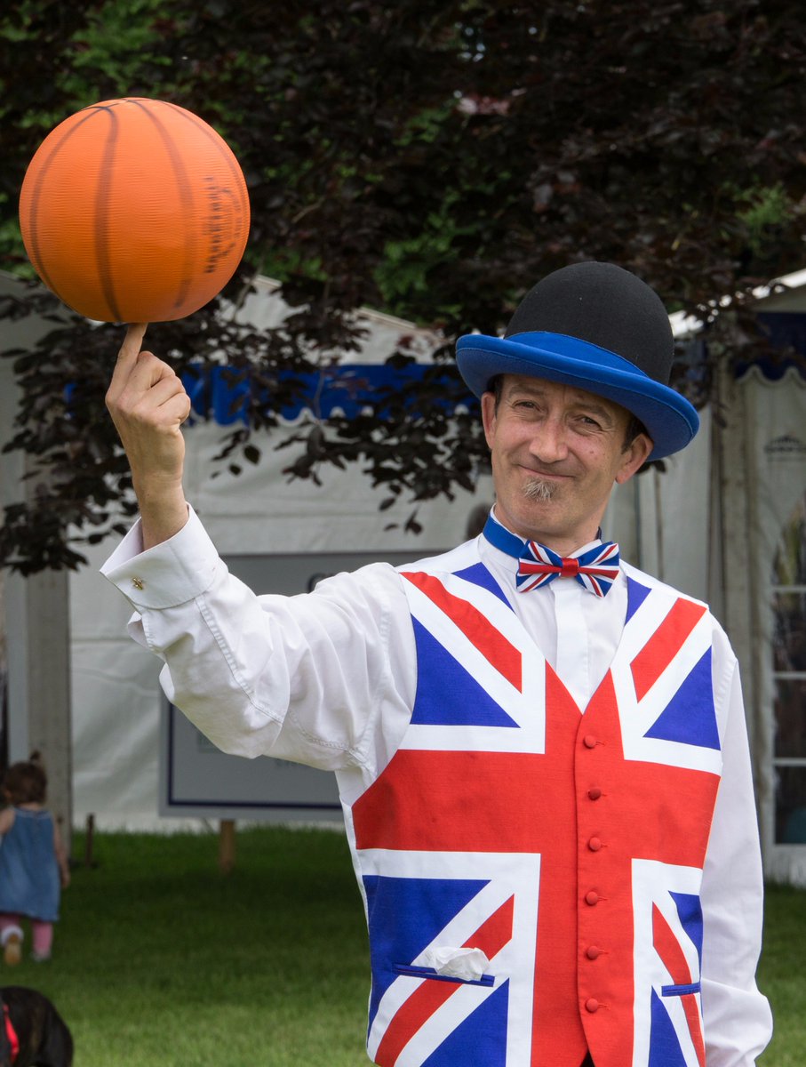 BathandWest's tweet photo. The Union Jack Juggler had a few skills up his sleeve at #RBW17! https://t.co/hzHhI1EwRN