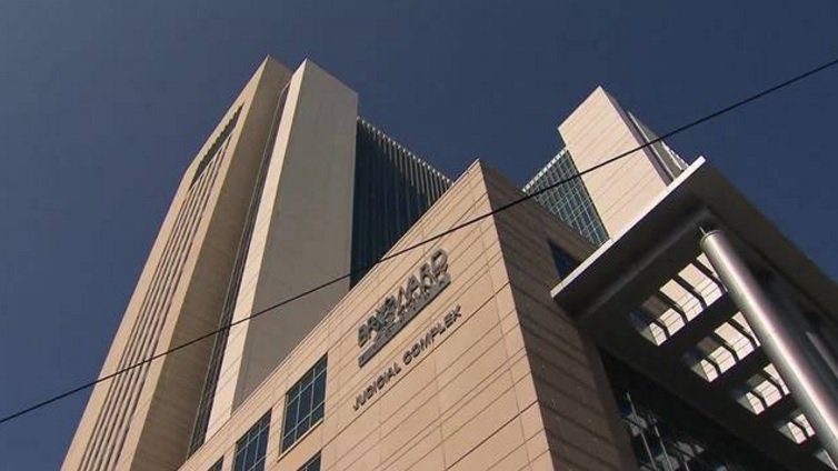 Broward County employee trapped in inmate cell for hours bit.ly/2tb5KNC https://t.co/IpRAuCGSAg