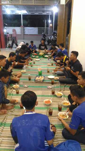 CISCbrebes_'s tweet photo. Terimakasih yg sudah datang Halal bi Halal + Futsalan, See U next Time Gaes👊😘 https://t.co/wAtT6x8K7w