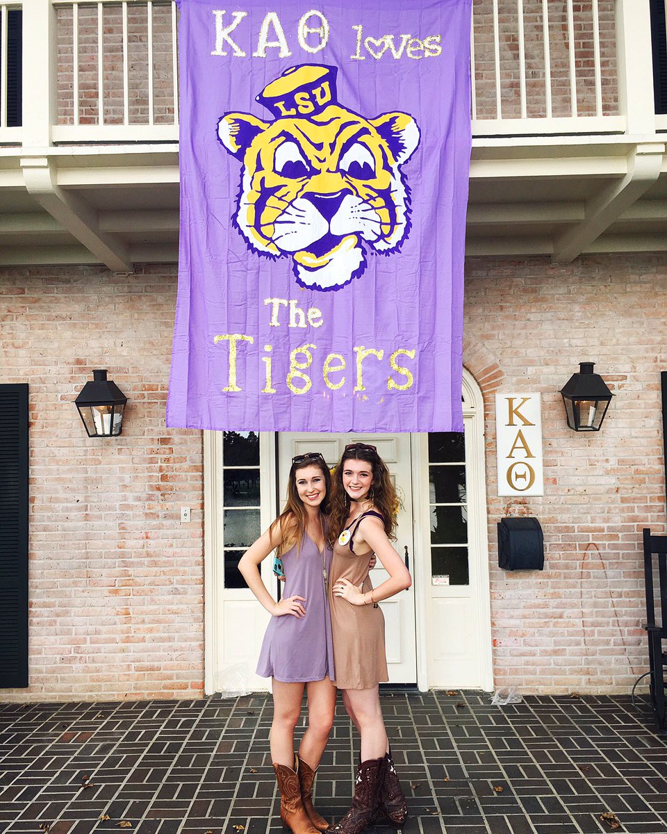 Theta says Geaux Tiger Baseball!! #geauxcws <a href="/LSUbaseball/">LSU Baseball</a>