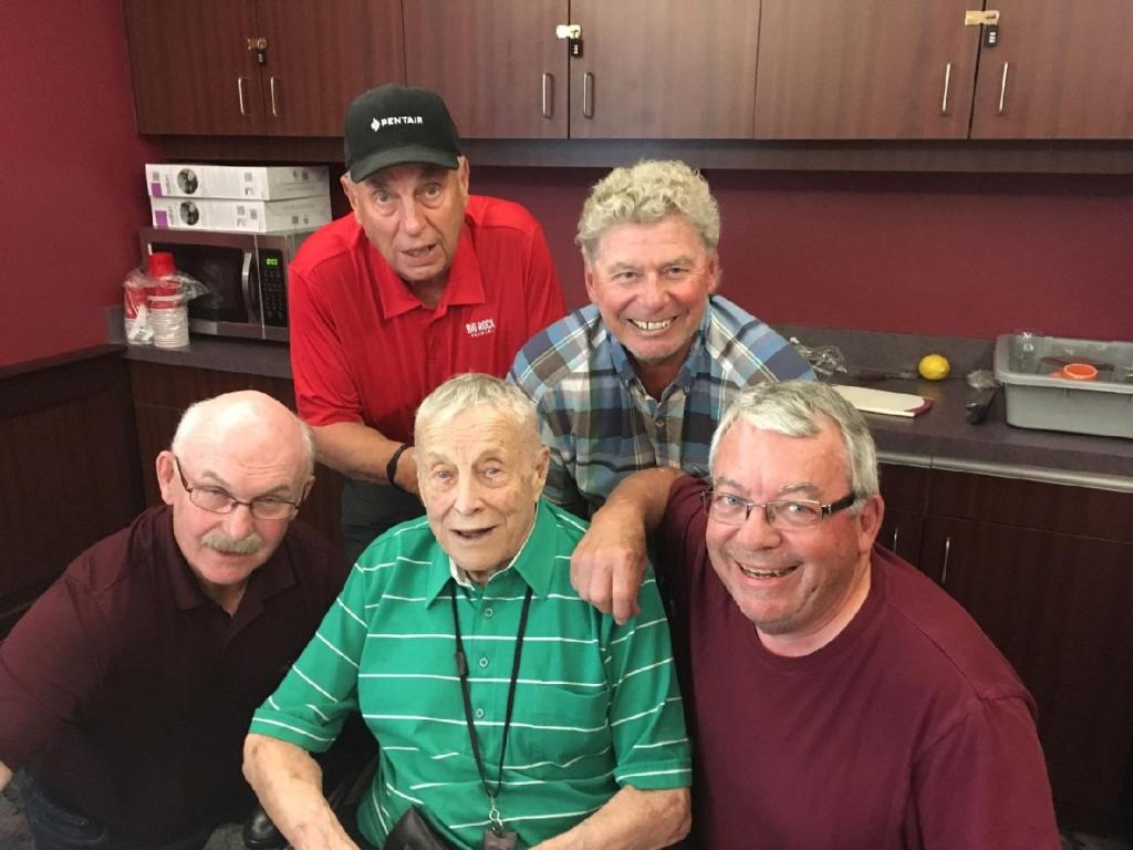 BearsandPandas's tweet photo. PHOTO: Billy Moores, Chuck Moser, Dale Schula, and Bob Steadward join Clare Drake at his home in celebration of his #HHOF induction. https://t.co/lkGDPeqiBn