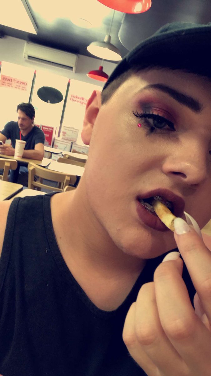 Arson_Addams's tweet photo. I was feeling myself a little too much yesterday but it was all for Pride🏳️🌈
#2017pride #30DaysPride #NYCPride2017 https://t.co/gSyfKrNrH5