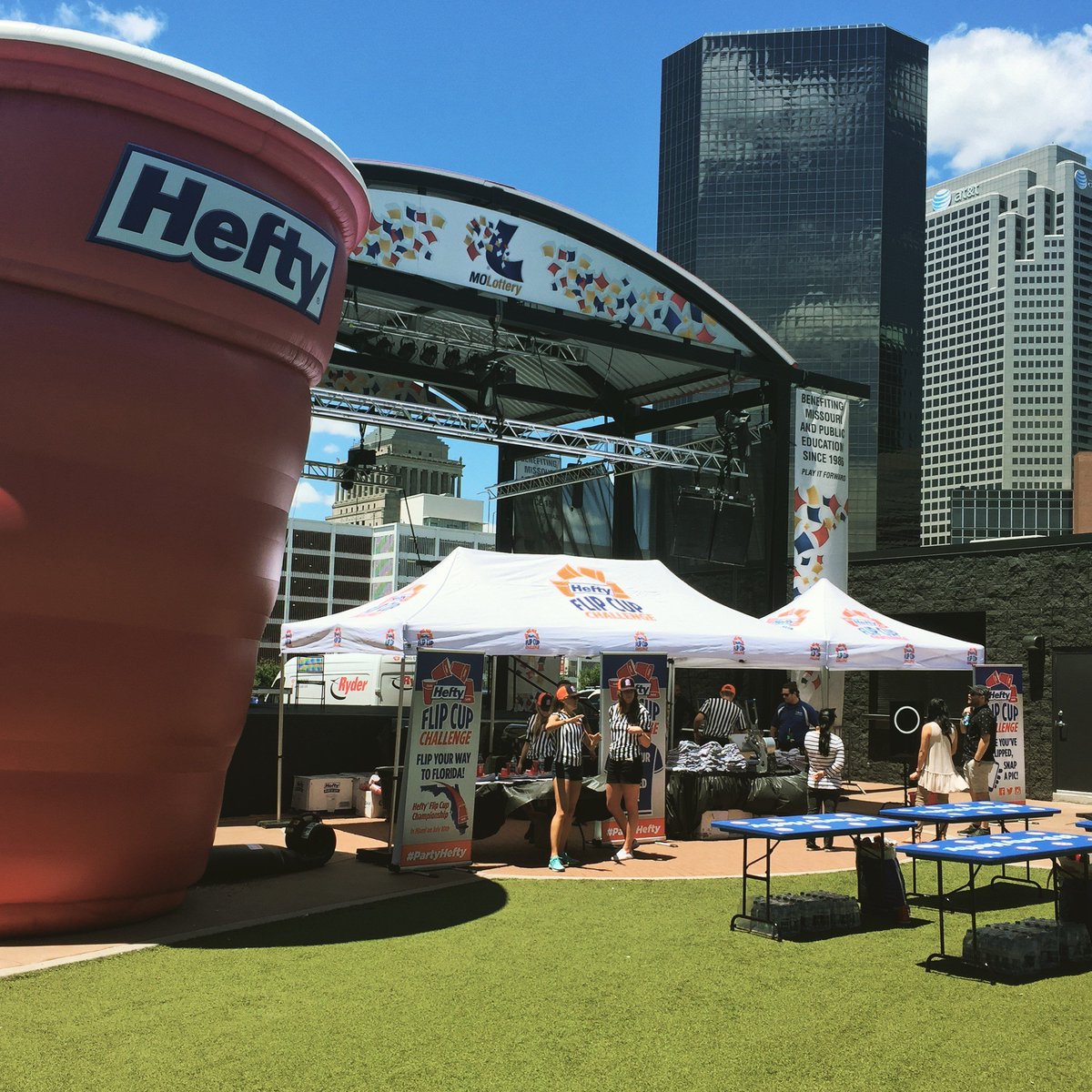 TheMotionAgency's tweet photo. This past weekend, MPR headed out to St. Louis for another @Hefty weekend @BPVSTL #PartyHefty https://t.co/OHmeTbCOAP