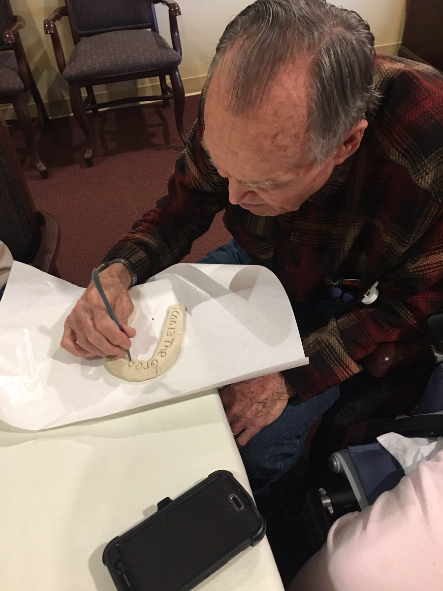 Oaks_NPWoods's tweet photo. Artisan's at work. Our creative juices were flowing today. π#clayexploration #memorycare https://t.co/k6Ypt5I21x