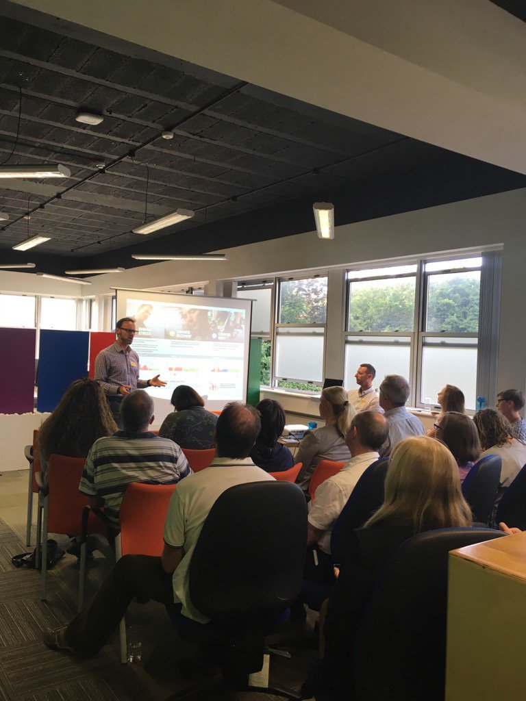 MyMustard's tweet photo. Guy Longshaw talking about what makes your heart sing @DesklodgeHemel #alittlebitofnetworking https://t.co/Rzw8LJ0sTH