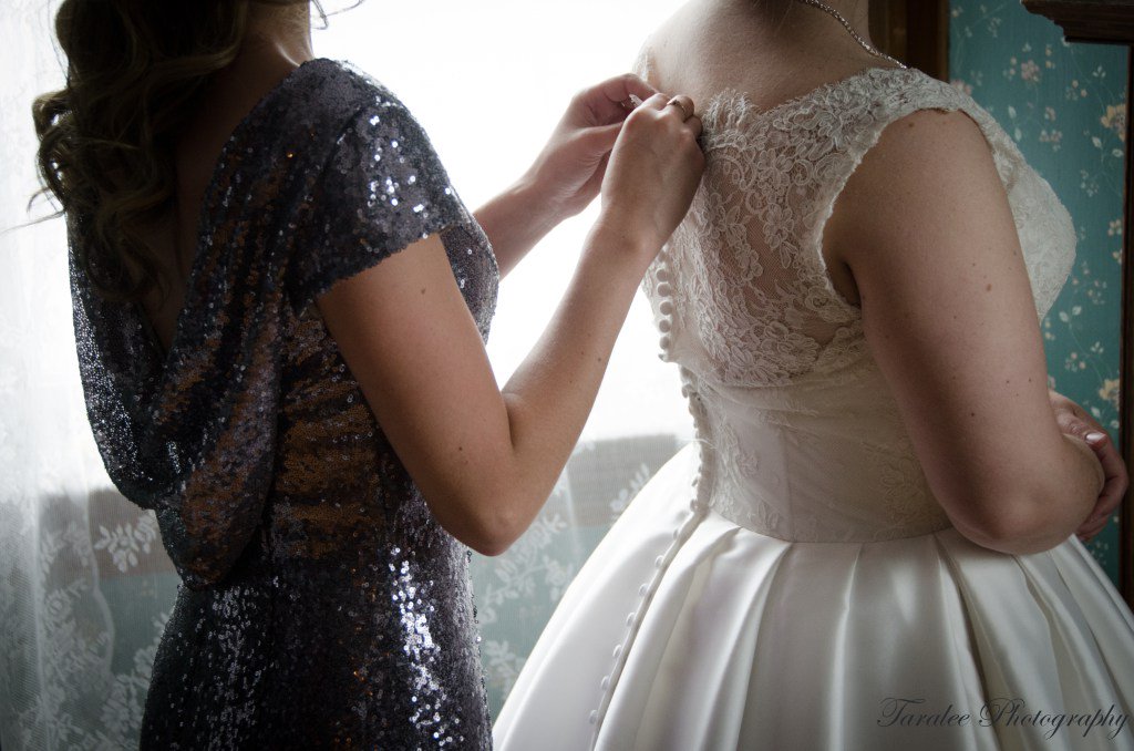 The roles and responsibilities you accept when agreeing to be a bridesmaid. sindersbridalblog.wordpress.com/2017/06/26/wha…