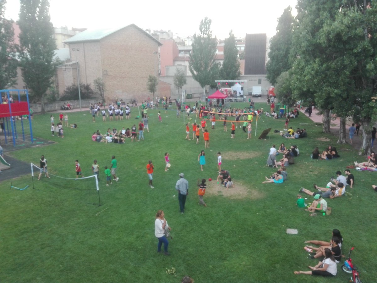 vic_cultura's tweet photo. El parc dels germans maristes és verd. Enverda't @ColladelMerma #FMVic17 https://t.co/NkRRHfqTMl