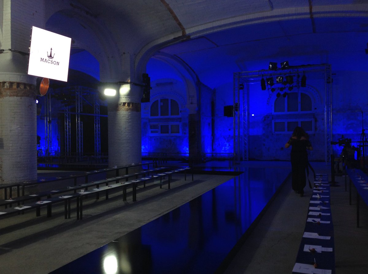 macsonshop's tweet photo. Todo preparado para disfrutar del desfile #thelastexit en la @080_bcn_fashion #080bcnfashion #Macson080 #080bcn https://t.co/TFtDxgVhjd