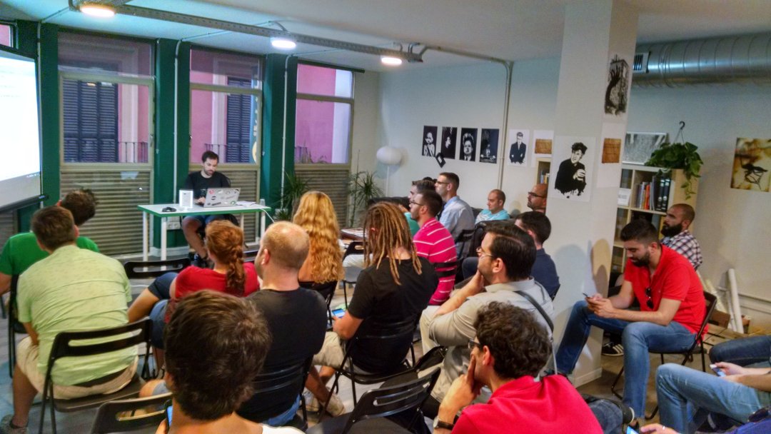 hvizcaino's tweet image. Lleno absoluto en meetup de @SVQJUG sobre REST, gracias a todos los asistentes, a @arcadiacowork por la atención y al ponente @jasabalete 🙌🙌