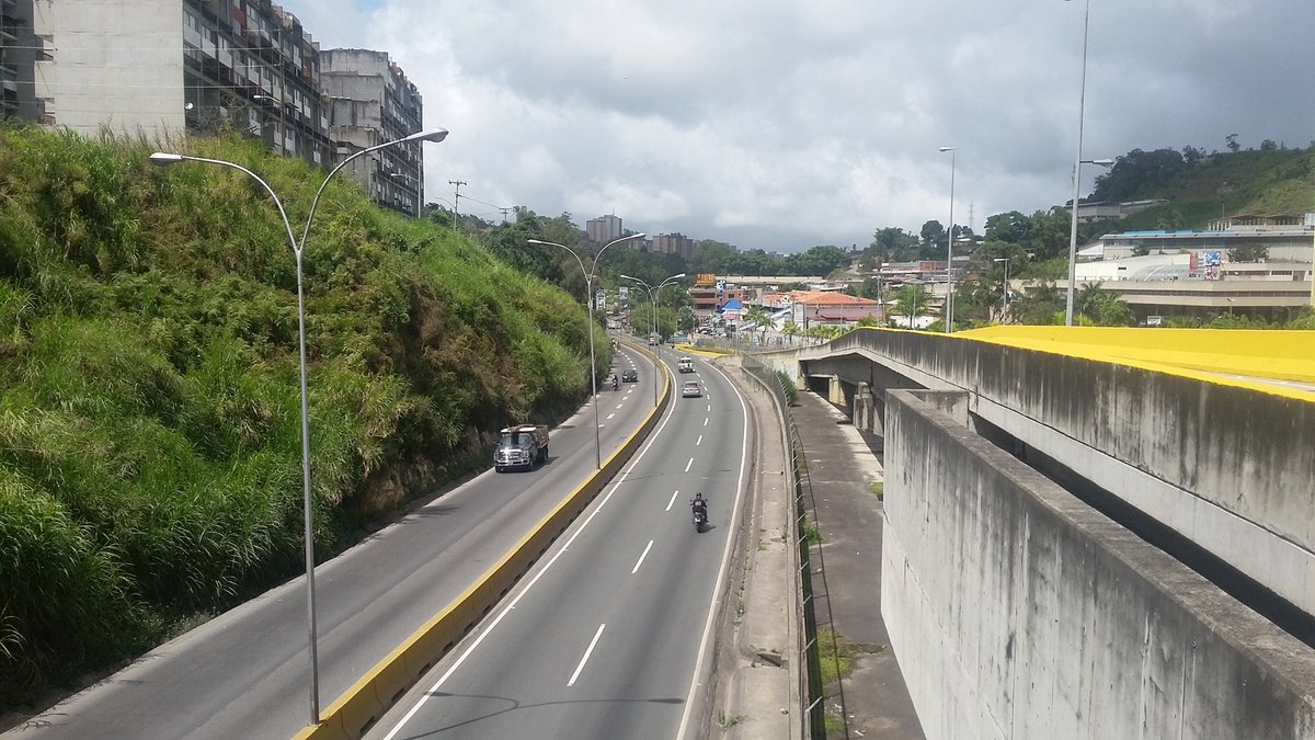 eutrafico's tweet photo. RT @ayender_djred: así la #PNM recta de las Minas #SAA 2:21pm frente al Picacho #26Jun https://t.co/juzx7lLIDd
