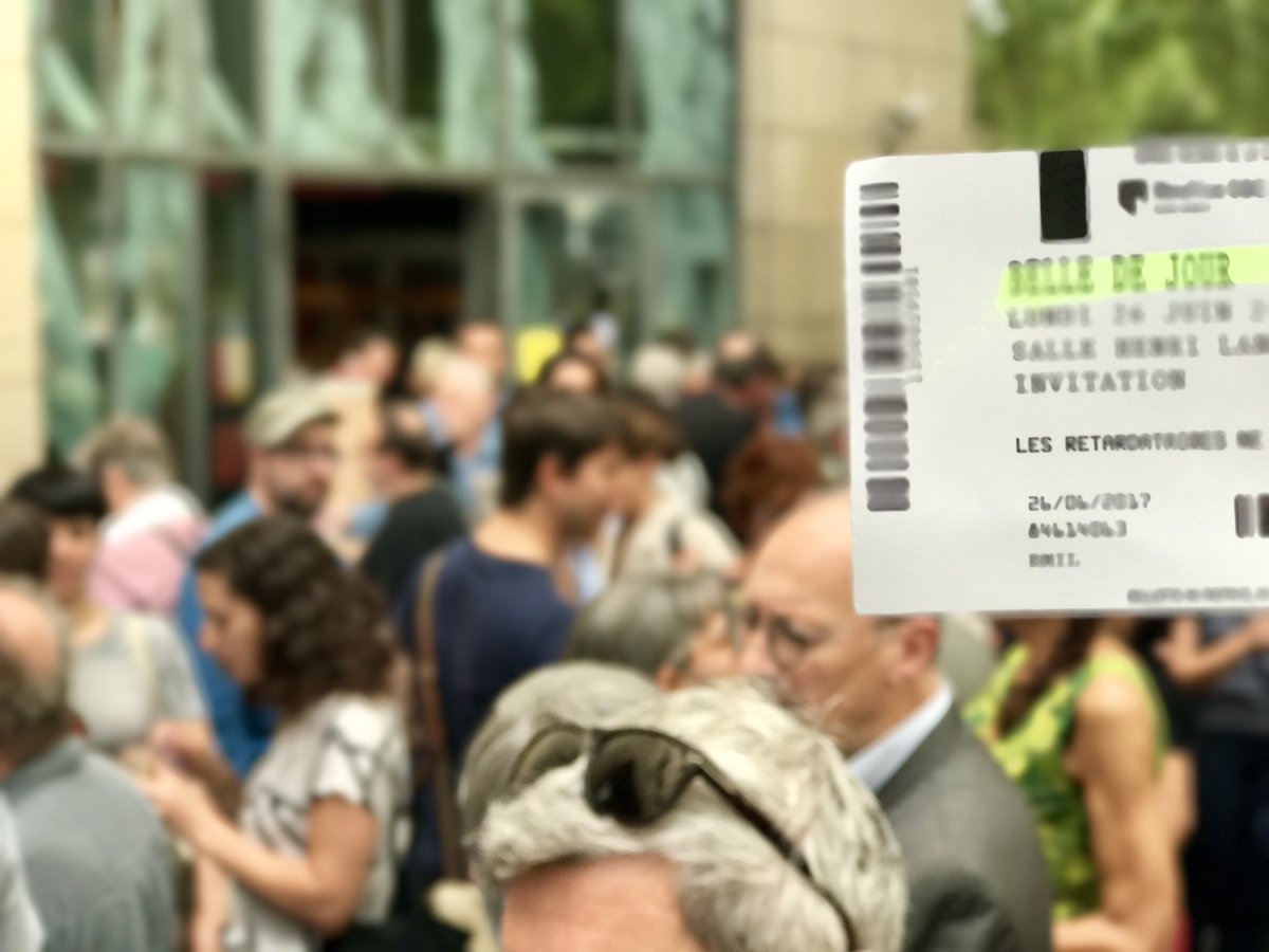 <a href="/lacinemateque/">la cinèmatéque</a> avant première de #BelleDeJour restauré en 4K grâce <a href="/YSL/">SAINT LAURENT</a> 300 personnes pour redécouvrir le film cult de #Buñuel