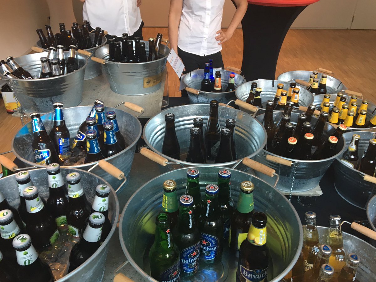 Prachtige Haringparty PV Brussel met geweldige Hollandse Nieuwe; Nederlands Bier en Verse Groenten en Fruit. Dank Fam De Ruijter