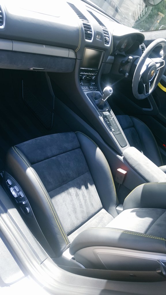 PlatDetailSW's tweet image. Porsche GT4 completed this afternoon - you won't see many of these on the mean streets of Devon so it was nice to work on one! 😎