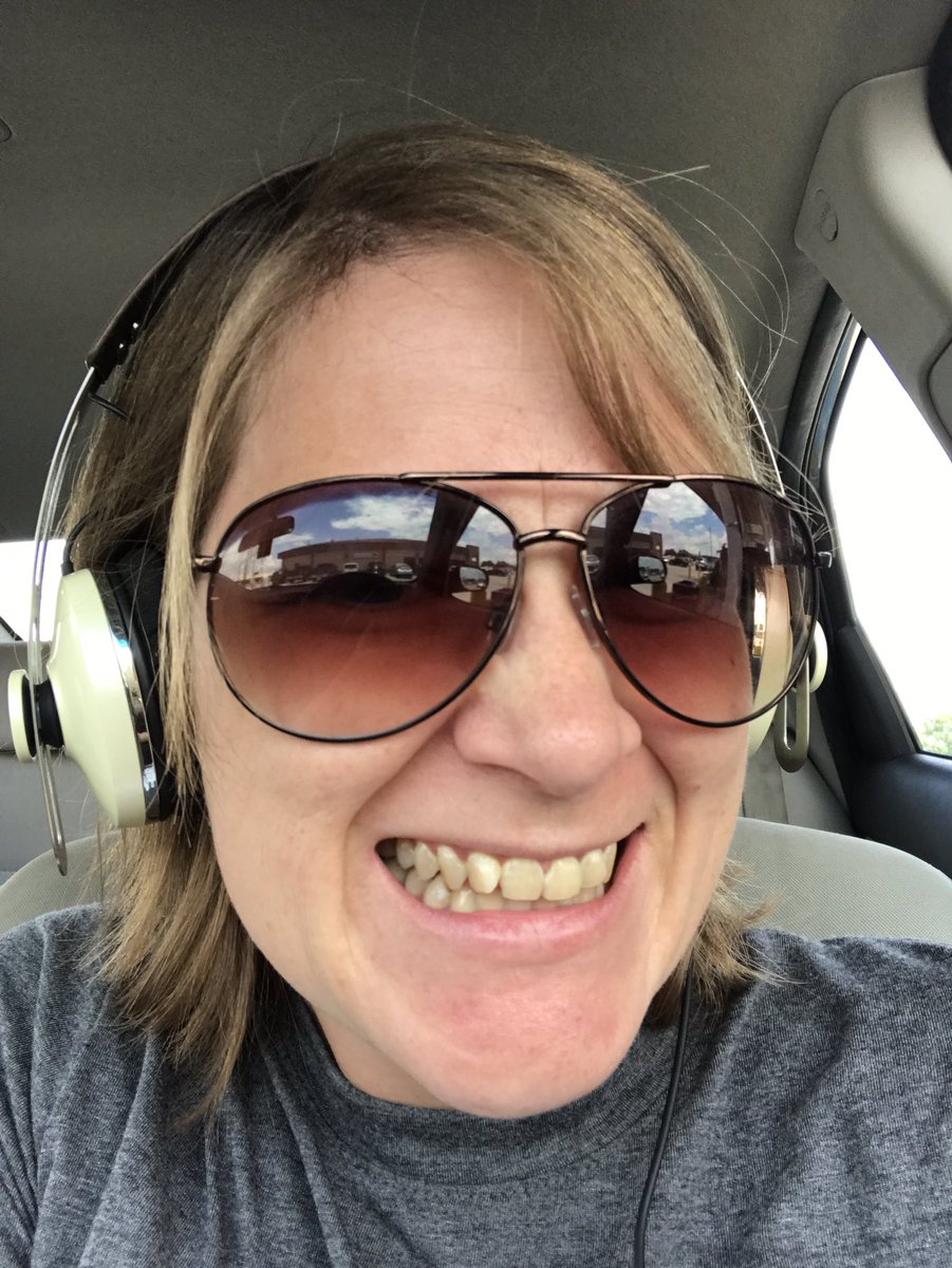 FolgersInHerCup's tweet photo. Sunglasses ✔️
Headphones ✔️
1 Killer Playlist ✔️

Finally hitting the road for #GuardianCon17 !!! See y'all there!!! #roadtrip #FLorBust https://t.co/zjULW48Ilx