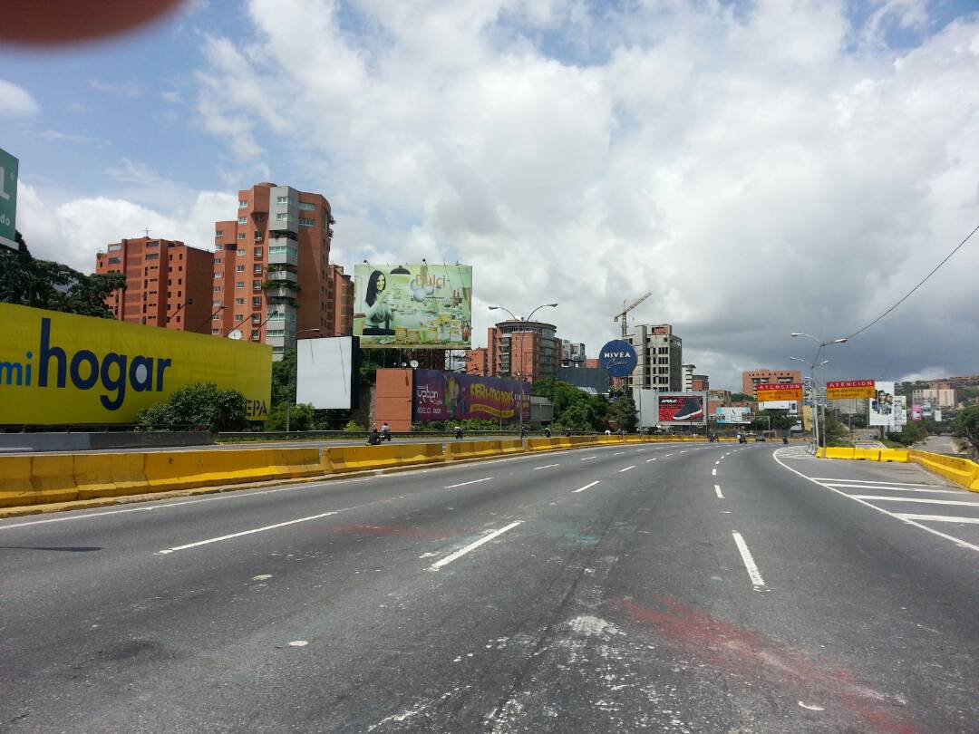 ElaFerris's tweet photo. #TrancamosPorVzla #AutopistaFF https://t.co/m5twcxxH9s