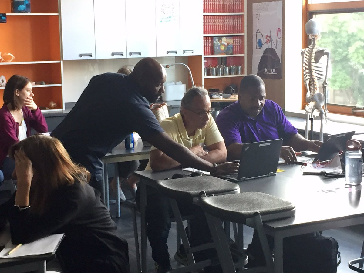 ideateconf's tweet photo. Video expert and French teacher Andy Lelo teaches the fundamentals of #AdobePremiere and how to utilize video in the classroom. #ideate2017 https://t.co/aDdocO7ypY