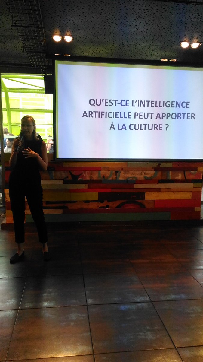 Marie__DC's tweet photo. @Ma_rionC fondatrice d' @AskMonaParis et élève du @CELSA_Officiel nous présente son chatbot culturel à l' #AWDELACOM3 ! https://t.co/1QZwPSQthf