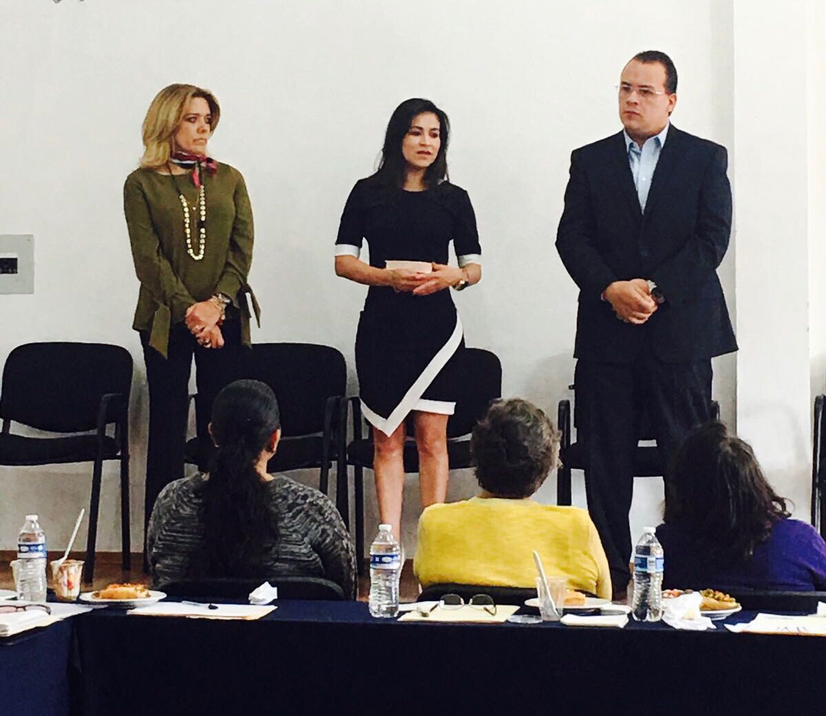VoluntariadoSSH's tweet photo. Nuestra Presidenta @ErickaMend1 en el programa "Sigamos Aprendiendo en el Hospital" entregó uniformes al personal de 3 Hospitales en Hidalgo https://t.co/Zvuttv3zqO