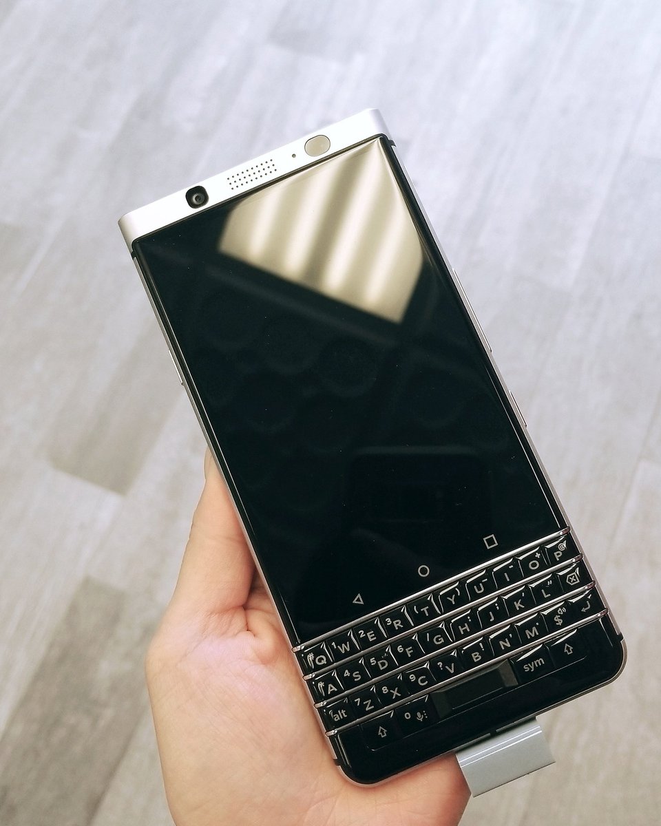 omegacell's tweet photo. One Keyone in stock! https://t.co/ZjidP0mpvo