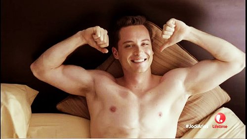 OneChicagoCandy's tweet photo. Some #JesseLeeSoffer to help you through the monday β₯ #OneChicagoCandy #Shirtless #ChicagoPD #OneChicago https://t.co/iZdQK8jbuv