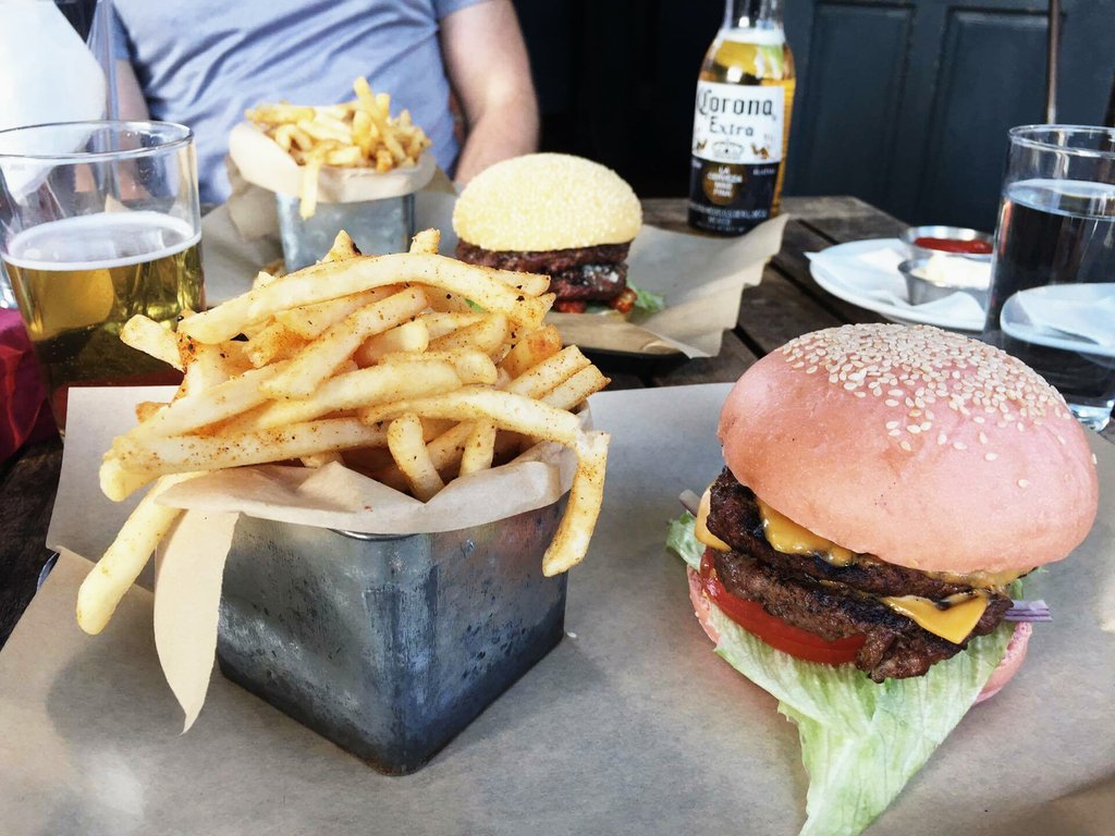 Lemon Bun burger+sundried tomato and pesto&amp;Pink Champagne Bun on classic cheeseburger #WINWIN #summer #Feastival #gamesetfeast <a href="/Selfridges/">Selfridges</a>