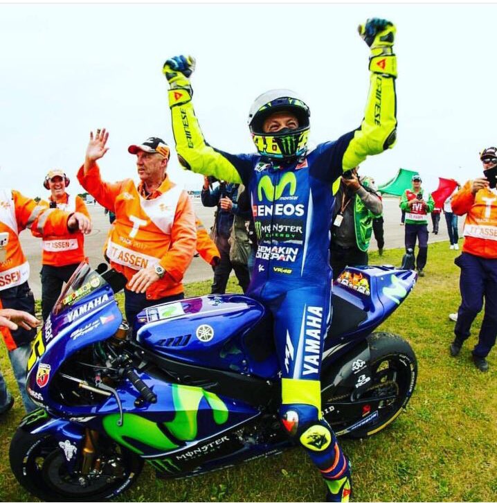 Sonia98_SF's tweet photo. I veri campioni sono coloro che ci mettono passione ๐๐ #VR46 #Assen2017 https://t.co/HwL5Kx708S