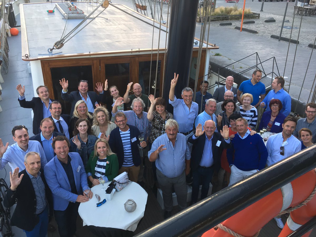 PRAntwerpen's tweet photo. De sfeer zit er goed in op onze zomerhappening! #pragroeit https://t.co/FCAg2KLcV6