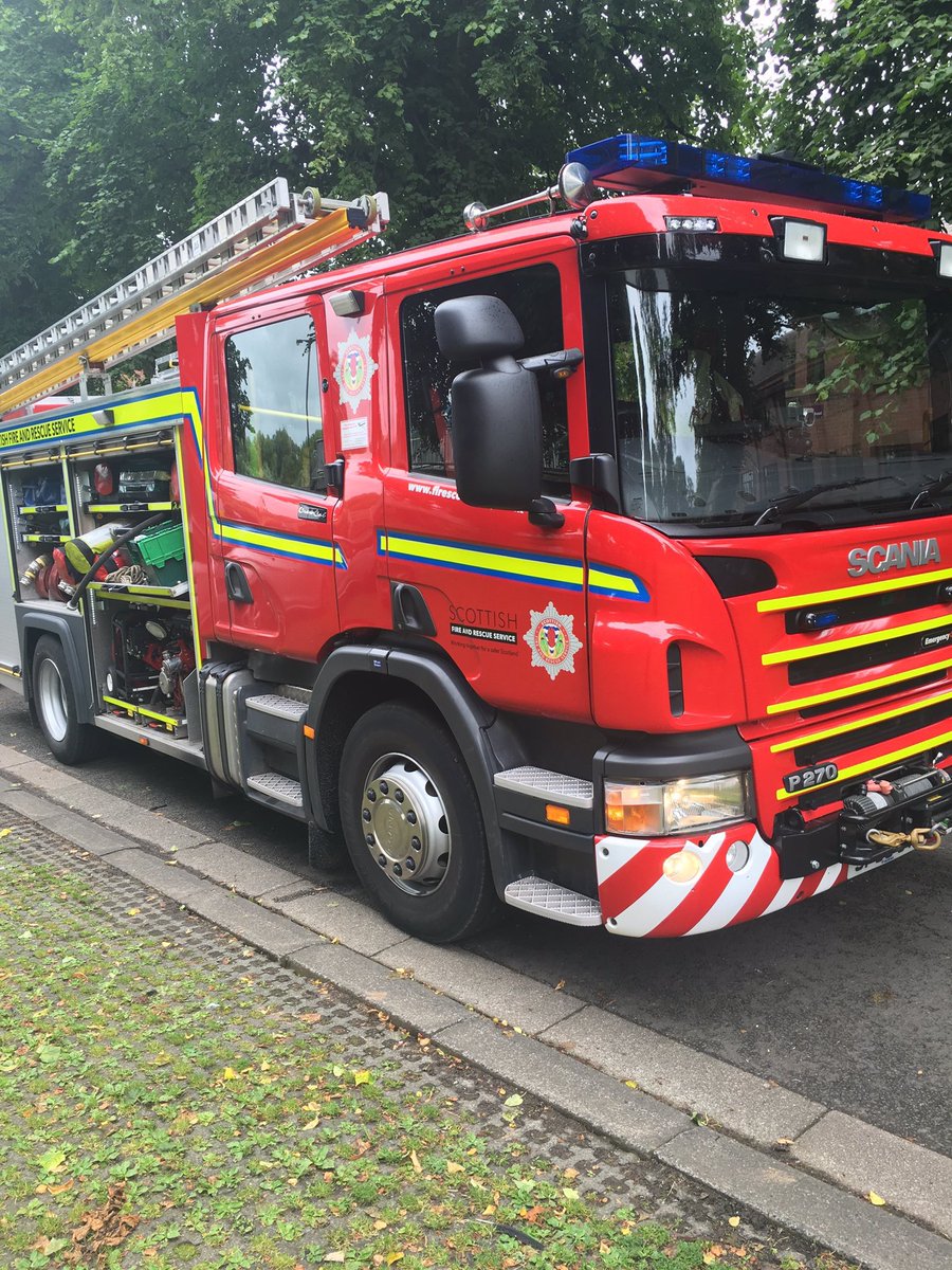 NithsdalePolice's tweet photo. Calls being received by #Dumfries Community Cops about kids lighting fires in #Troqueer area tonight. Do you know what your kids are doing? https://t.co/035GCDjnMd