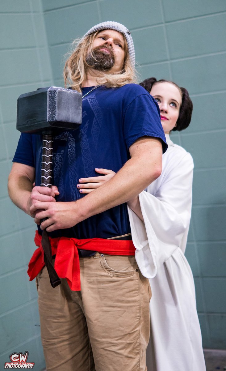 ZombieLeader1's tweet photo. Hipster Odinson prom pics at @MassiveComiccon Day 1. #massivecc #cosplay #thor #prom #marvel #prompics #odinson #dc https://t.co/H2b0EqP1JT