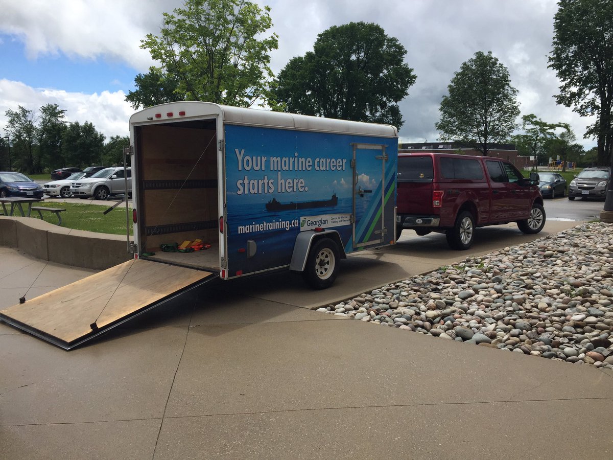 MarineCentreGC's tweet photo. Loading the truck for Marine Career Awareness Day tm! @HamiltonPort @FlyingAngelNews @themarineclub @colinmacneil73 https://t.co/jozzzS5hOs