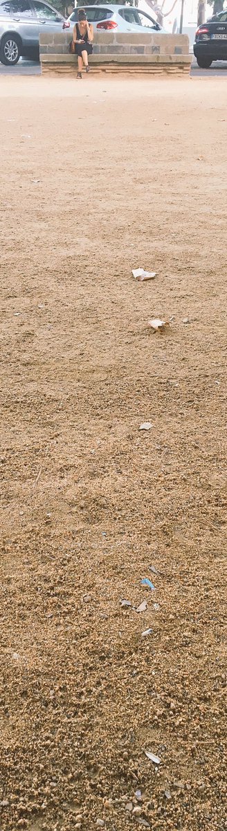 bussejant's tweet photo. #lidicalgo #nolidicres #lidicalgo ...cadascun embobat amb el mòbil, comunicació avui en dia #passeig #caraacara #inCostaBrava #ganxoneries https://t.co/kaYNT9tyhu