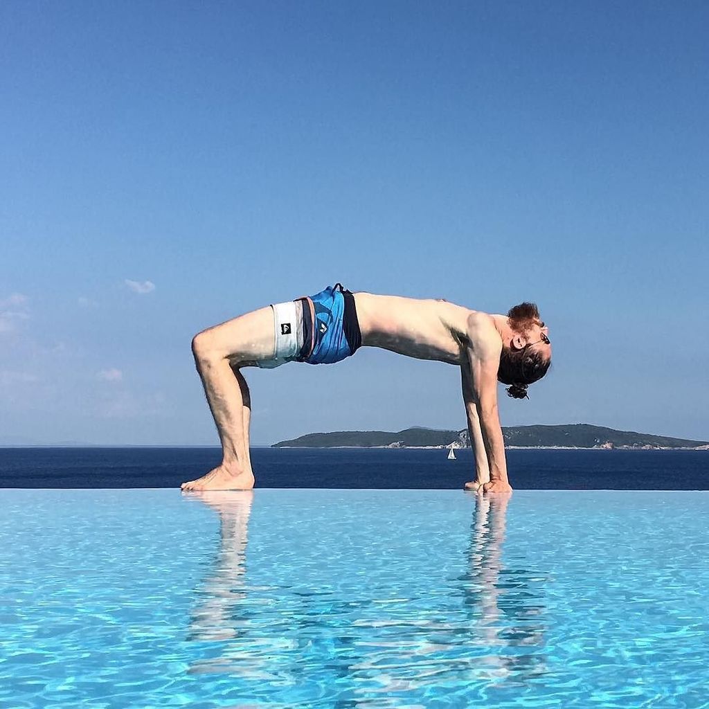 michaeleley's tweet photo. Pool table. #pretan #purvottanasana #tabletoppose https://t.co/OXlcfZEgEQ https://t.co/ZrSdaqweOW