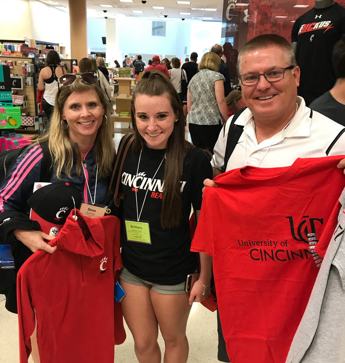 UCBookstore's tweet photo. Shoutout to these and all our new Bearcat families shopping with us today! #BBOLetsGo #BearcatsBound https://t.co/ruGlkI42gW