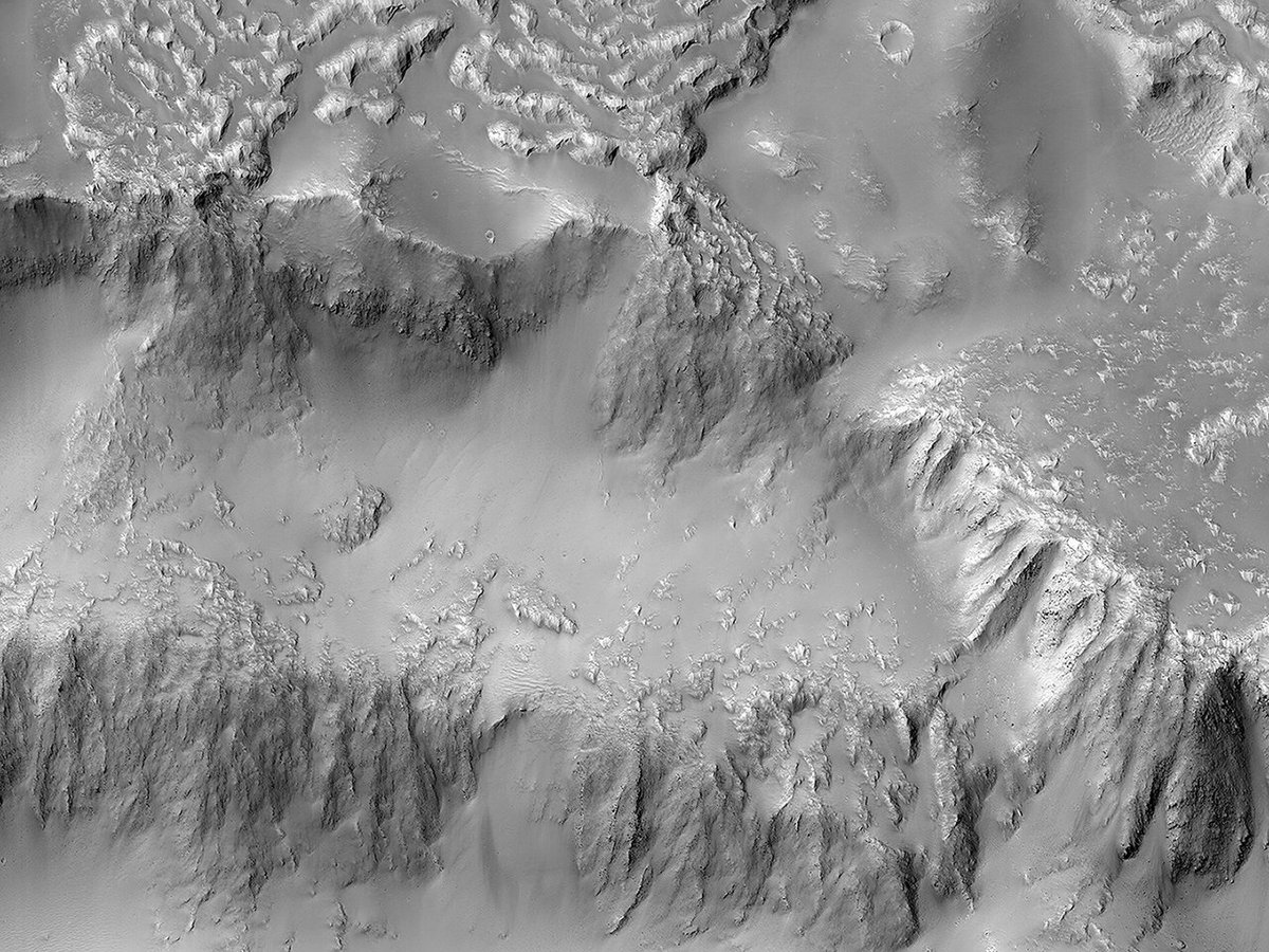 HiRISE's tweet photo. NEW: The Niagara Falls of Mars. Lava has cascaded everywhere! https://t.co/4CMAGGEPnH https://t.co/6HFaacRcAW