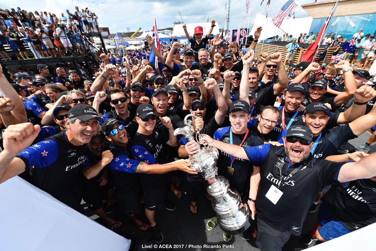 EmiratesTeamNZ's tweet image. That's a team that worked hard for #NewZealand . It's coming home! #NewZealandsCup #ETNZ