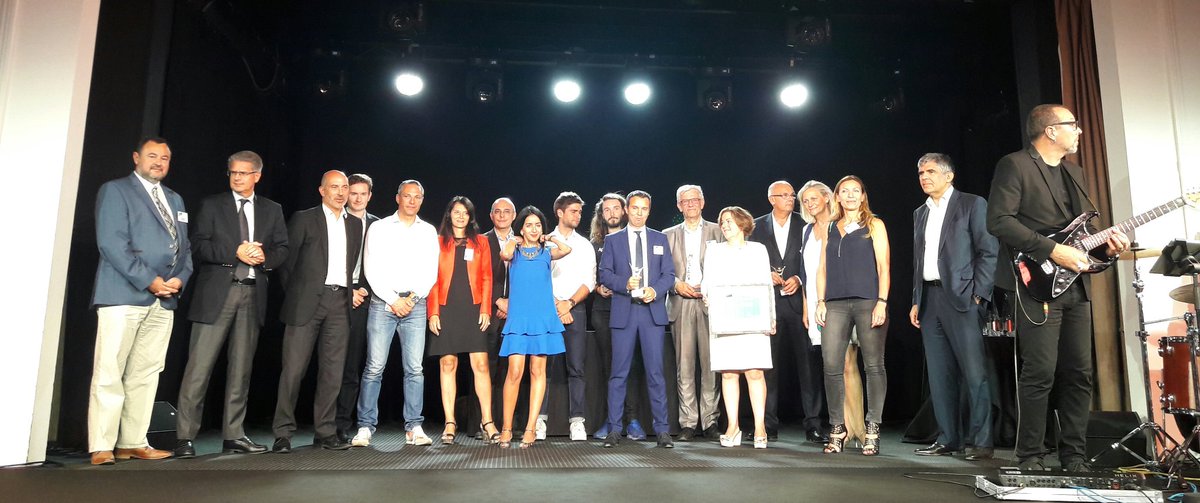 Beaboss_mag's tweet photo. Voici tous les dirigeants exemplaires primés ce soir! Bravo à tous! #GPCE17 https://t.co/jJrCsBBMoT