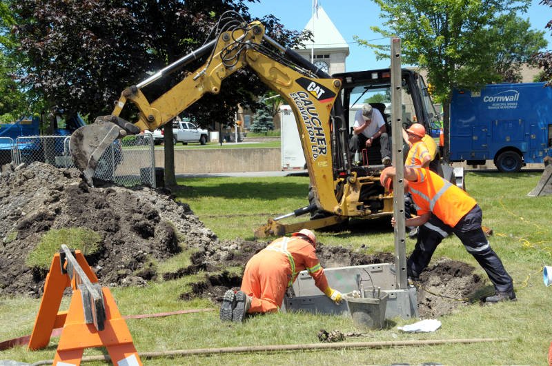 Lamoureux Park water main repaired bit.ly/2rUVyFB @CityofCornwall #CornwallON #LamoureuxPark https://t.co/y8pizBf4p3