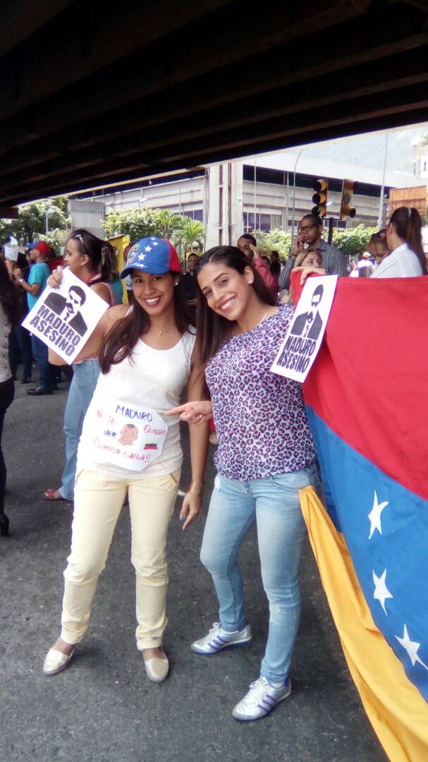 orlenys's tweet photo. Trancado elevado de Los Ruices #Trancazo #venezuela #losruices #fueramaduro https://t.co/Q5lIkp8N64