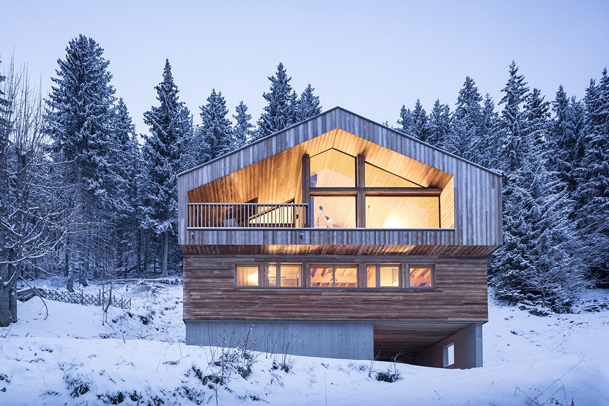 architectmag's tweet photo. Studio Razavi Architecture designed the Mountain House based on local architectural culture: https://t.co/nhLJBrvFJO https://t.co/zet5T6Vxpb