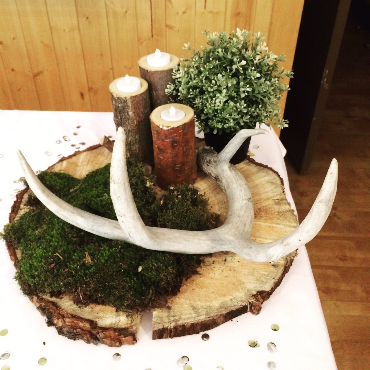 pamfieber's tweet photo. We went with a #rusticelegant theme for Grade 8 grad in Bragg Creek. #edithomestaging #tablescape #rusticdecor https://t.co/Ai5KVjEWML