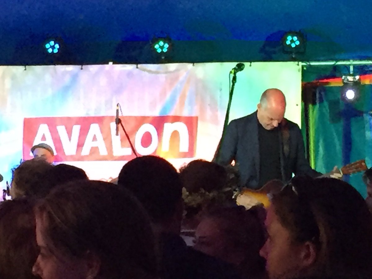sophmccarthy91's tweet photo. @loydgrossman was definitely my biggest, favourite surprise of #Glastonbury2017 ! #newfan #weloveyourpastasauce  @Avalon1Cafe https://t.co/LJZTY1mzsg