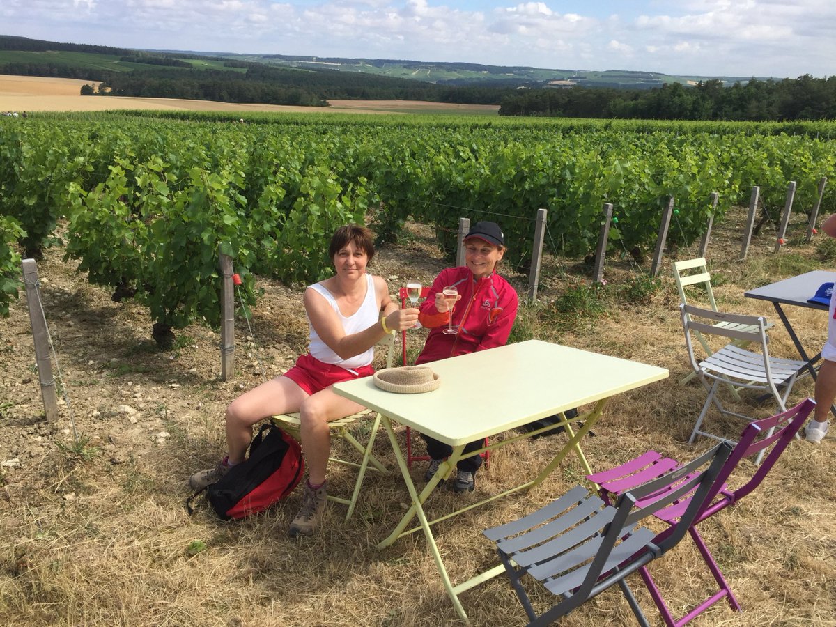 ColetteBonnet's tweet photo. @ChampagneWH marche des réconciliations, 14 km de paysages, de dénivelé, d'animations et de dégustations évidemment ! vivement 2018 https://t.co/4QmtoonOH3