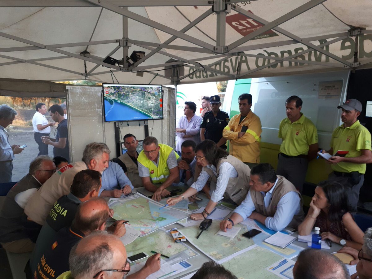 E112Andalucia's tweet photo. Operativos y consejeros @JusticiaJunta y @AndaluciaCMAYOT continúan evaluando la situación y toma de medidas #IFMoguer https://t.co/sJH7ciSEgs