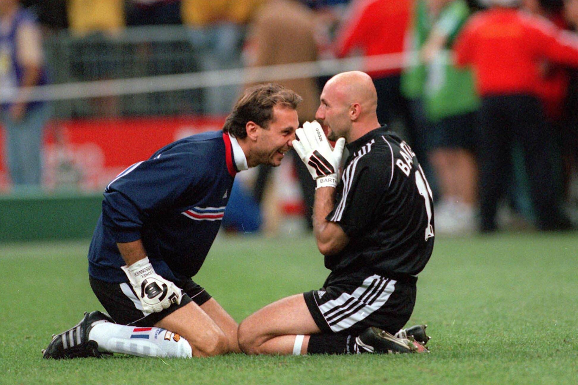 We wish a very happy birthday to one of the great goalkeepers, Fabien Barthez!   