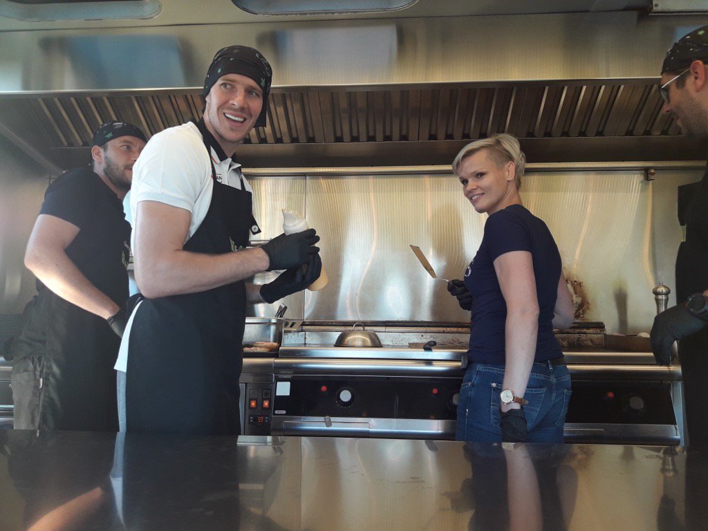 Olimpic gold medalist Urška Žolnir in judo flipped burgers like her opponents on tatami. Thank you for your help!!! 🐲